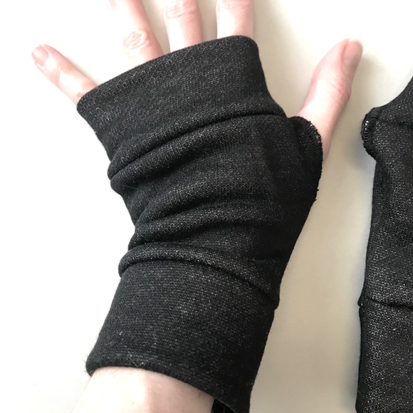 Black Fleece Gloves Winter Hand Warmers Wrist Length Fingerless Mens Womens Soft - Picture 4 of 5
